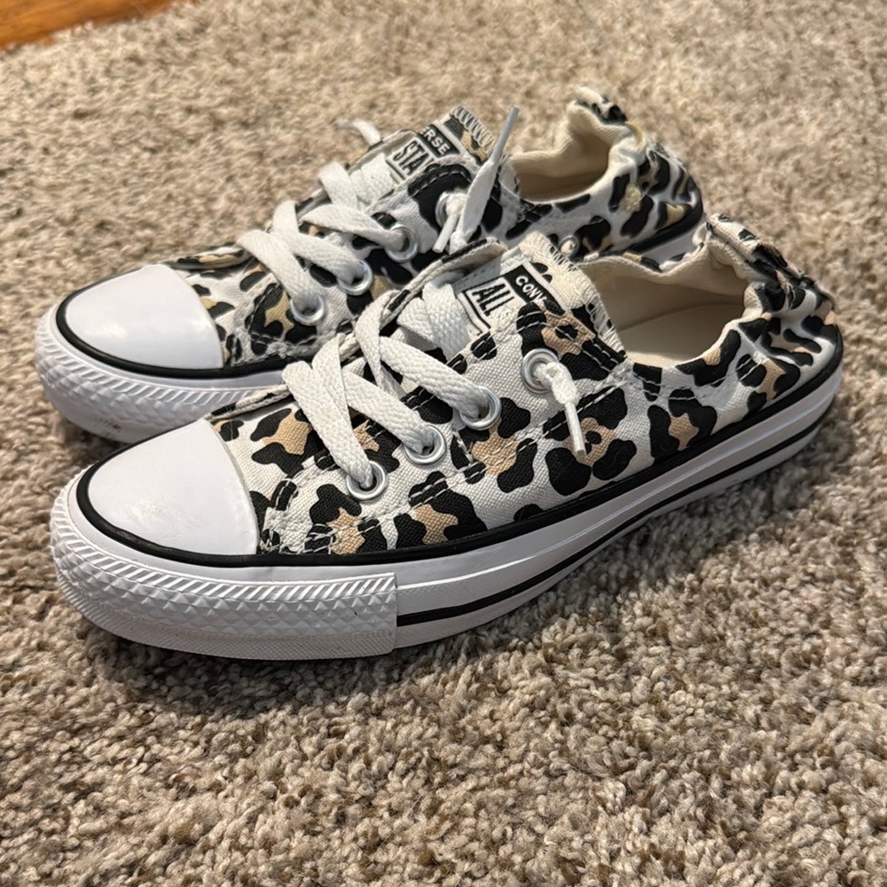 Converse Shoreline leopard size 6. Worn once